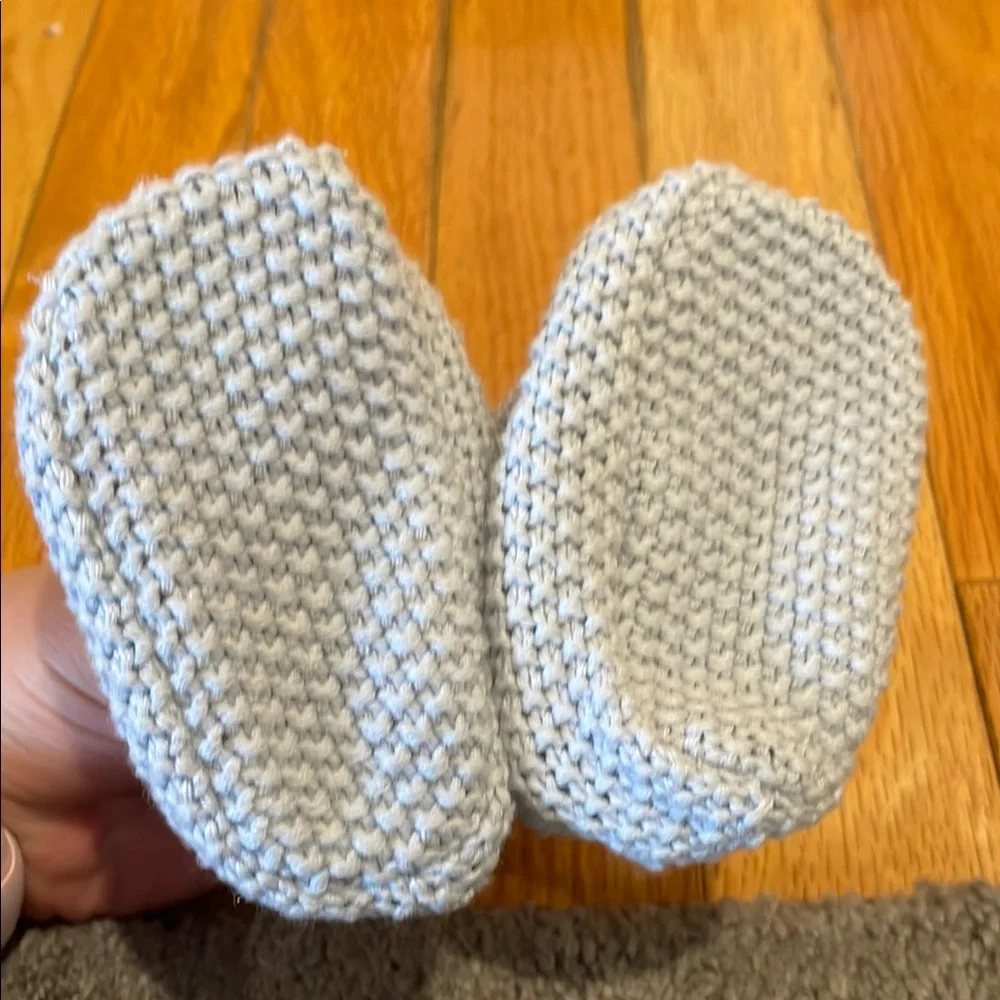 NWOT Adorable Newborn Blue Knit Baby Booties